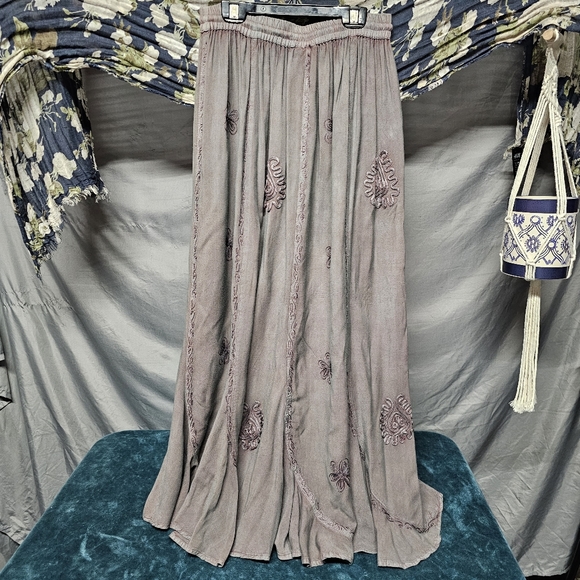 Fabulous | 100% Rayon Embroidered Maxi Skirt Made in India Free Size - Picture 5 of 5